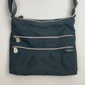 Baggallini Nylon crossbody bag Gray Pink lining Zip closure adj strap pockets